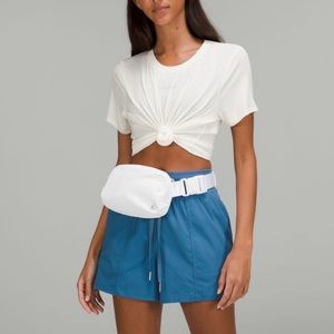 ⚪️⚪️NWT-Lululemon Belt Bag 🍋-1L White